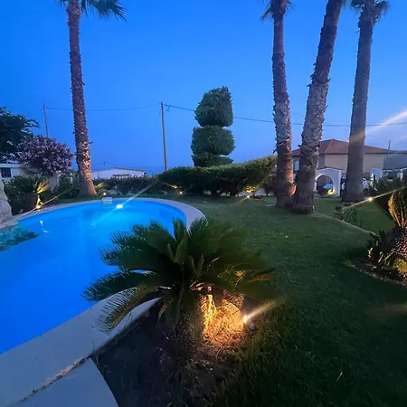 Palm Nest With Private Pool In Chalkidiki Vergia