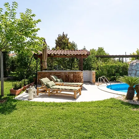 Palm Nest With Private Pool In Chalkidiki 펜션