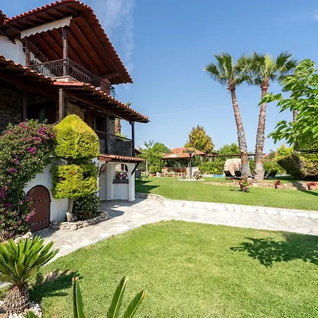 Palm Nest With Private Pool In Chalkidiki