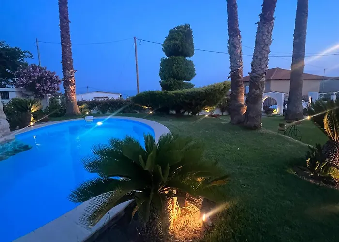 Palm Nest With Private Pool In Chalkidiki Vergia